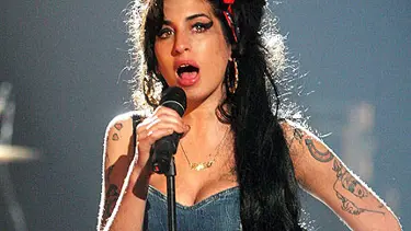 Amy Winehouse'ın hayatını babası yazacak