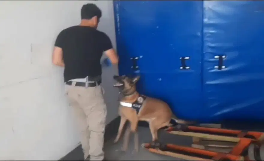 Otoyolda uyuşturucu operasyonu 1 Otoyolda uyuşturucu operasyonu 1
