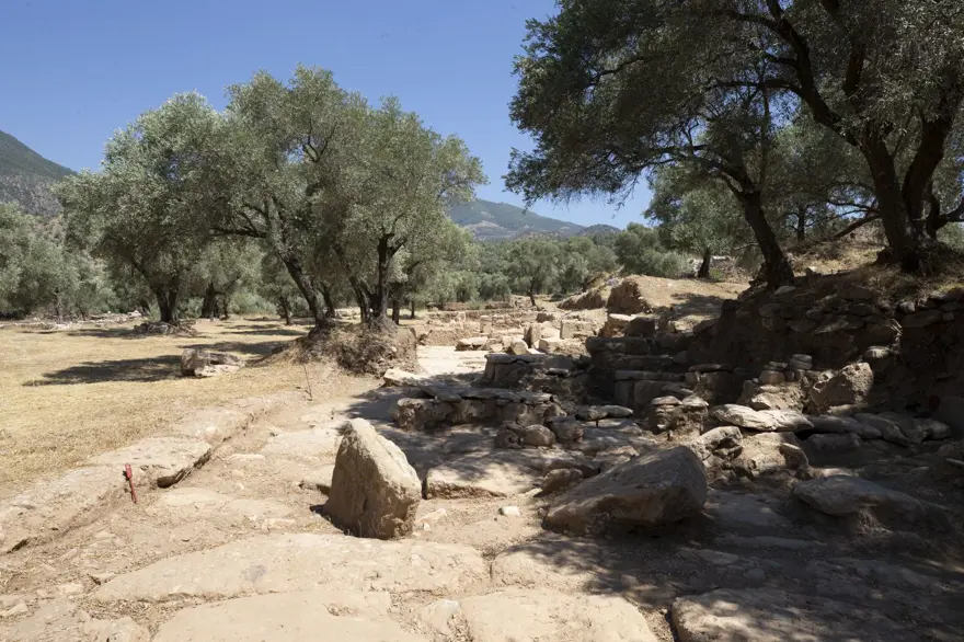 ÇOĞU BEBEK VE ÇOCUK MEZARI 3