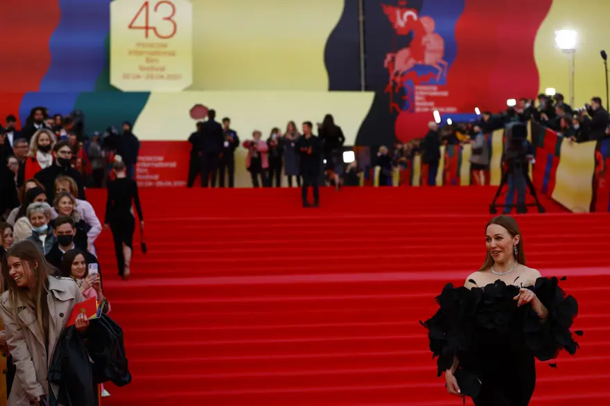 Meryem Uzerli Moskova Uluslarası Film Festivali'nin kırmızı halısında 11