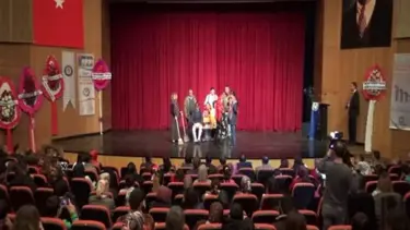 Şizofreniyi tiyatro ile tedavi ettiler, memur oldular