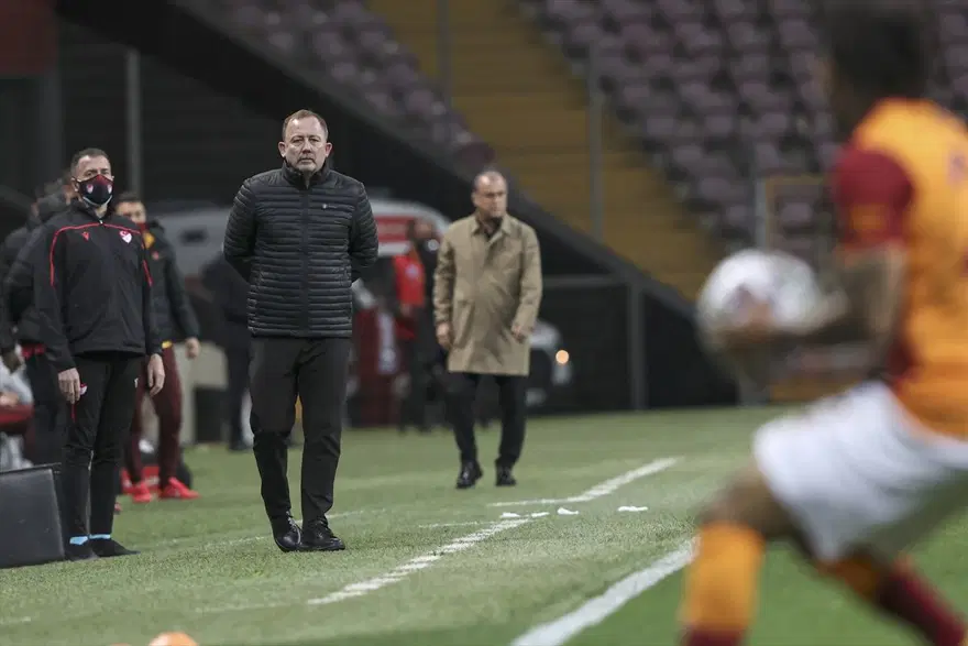 Galatasaray ve Fenerbahçe kazandı, zirve yarışı kızıştı 17