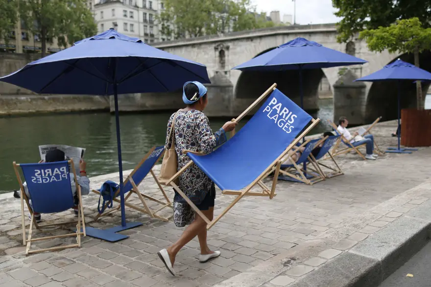 Tatile gidemeyenler Paris'i plaja çevirdi 5