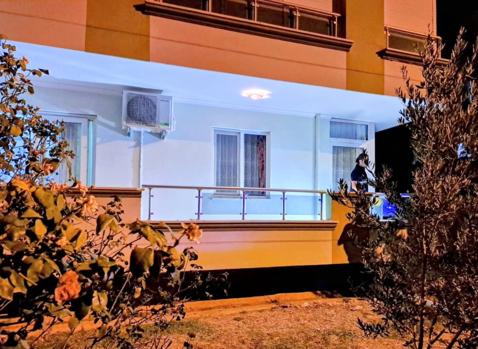 CHP'li belediye başkanının ailesinin evine molotoflu saldırı: Saldırganlar çocuk çıktı