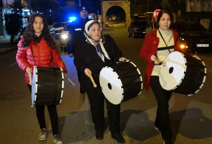 Davulcularının sahur mesaisi başladı 4 Davulcularının sahur mesaisi başladı 4