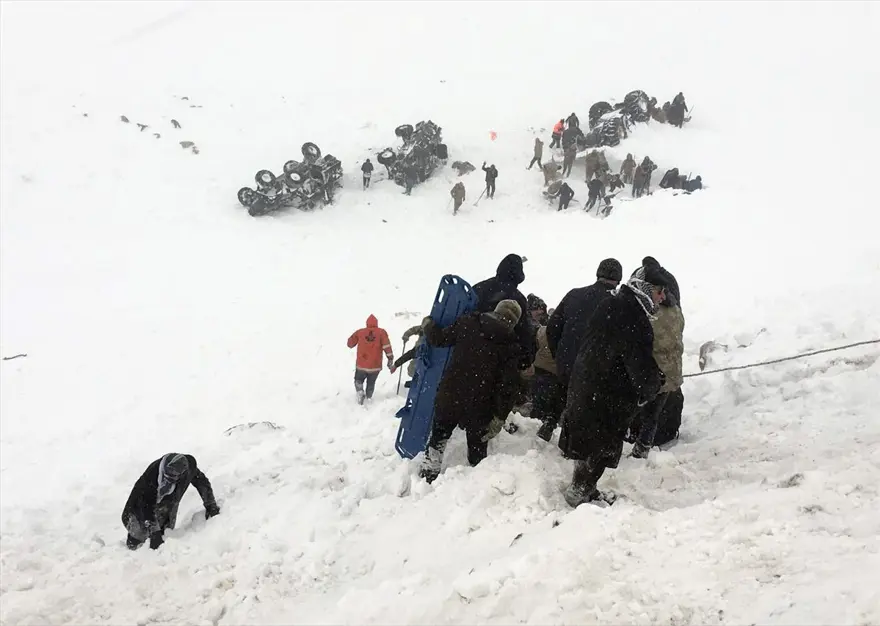 Van'da çığ felaketinin olduğu bölgeden fotoğraflar 8