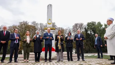 Numan Kurtulmuş, Budapeşte’de Galiçya Türk Şehitliği’ni ziyaret etti