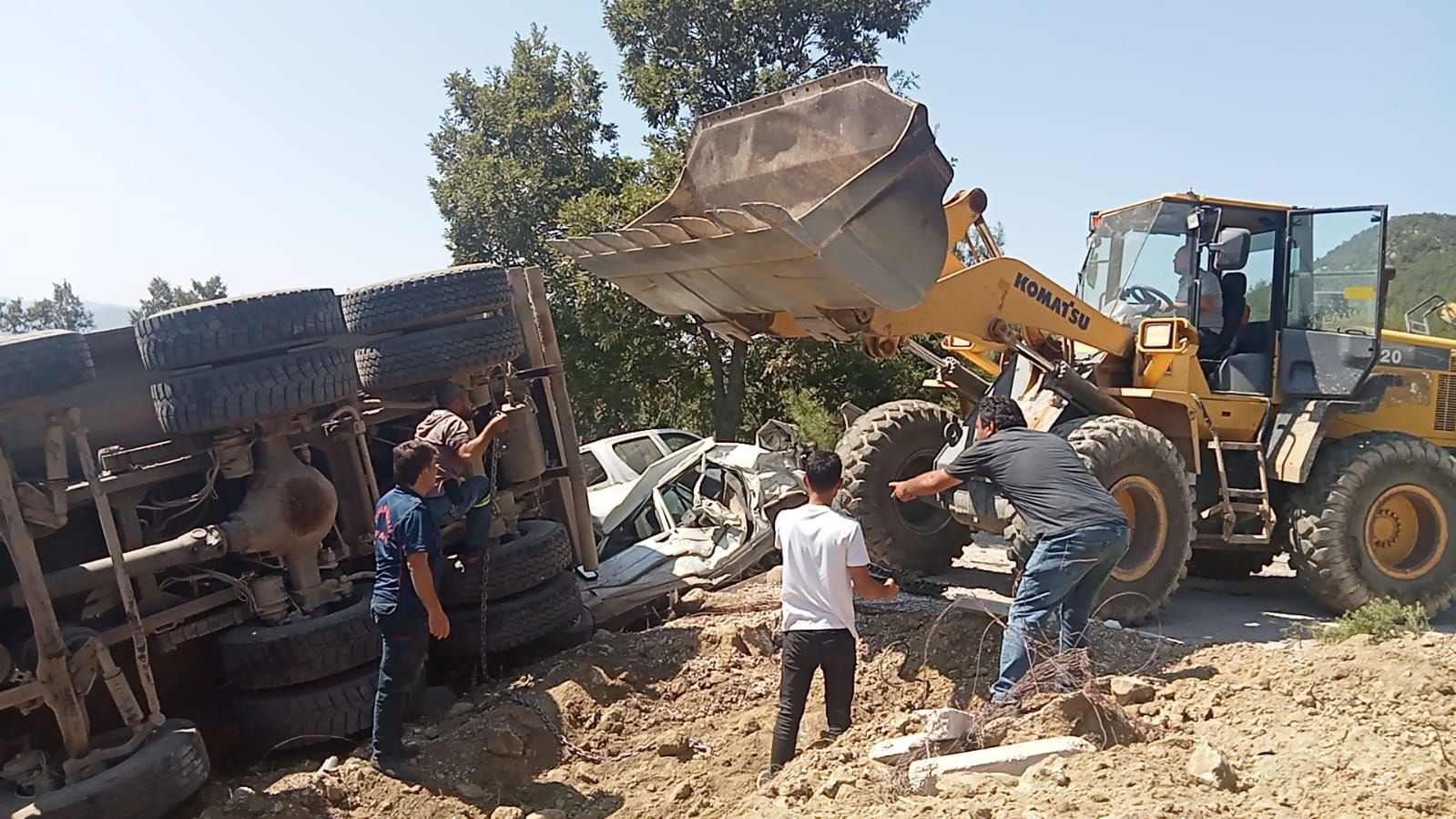 Kahramanmaraş’ta kamyon cenaze namazı kılanların arasına daldı: 6 can kaybı, 24 yaralı