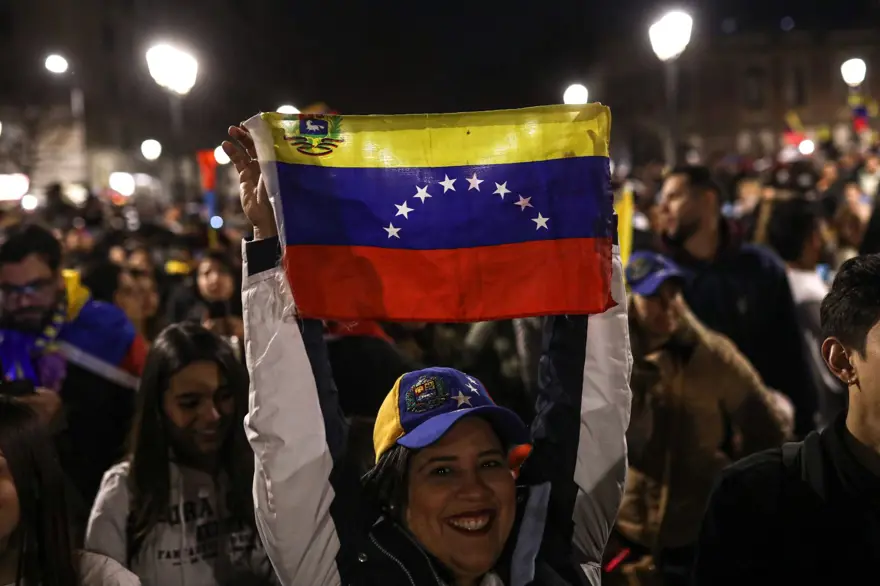 Venezuela'da "hileli" seçim tartışması: Yüzlerce göçmen sokaklarda toplandı 6 Venezuela'da "hileli" seçim tartışması: Yüzlerce göçmen sokaklarda toplandı 6