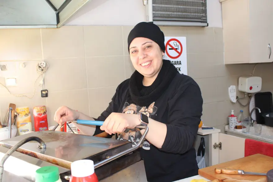 Mahallenin "Seher ablası", 11 yıldır eşinin en büyük destekçisi 4