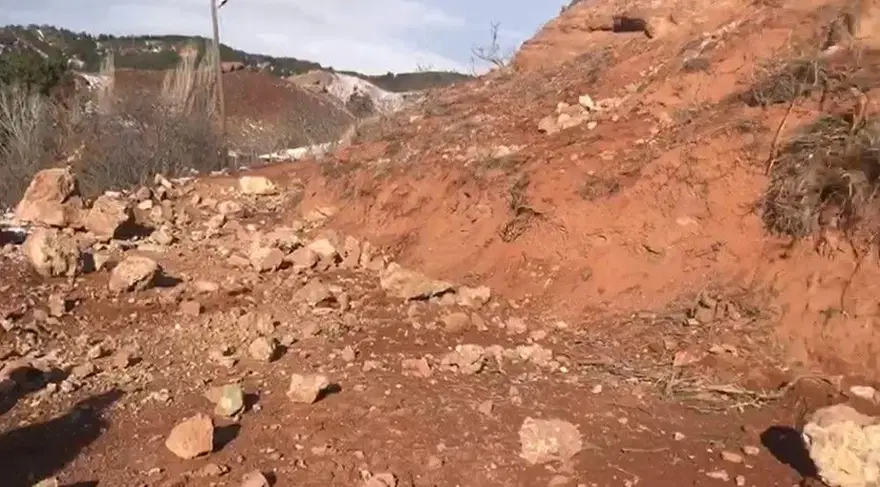 Çankırı’da heyelan köy yolunu ulaşıma kapattı Çankırı’da heyelan köy yolunu ulaşıma kapattı