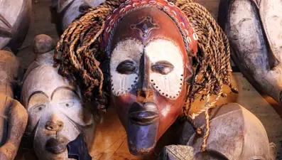 Pasaport yerine maske kullanıyorlardı