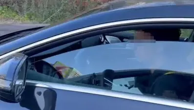 "Valinin yeğeniyim" diyen çakarlı araç sürücüsüne gözaltı