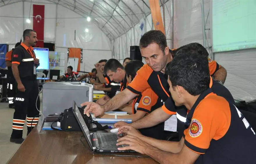 Gerçeği aratmayan deprem tatbikatı 