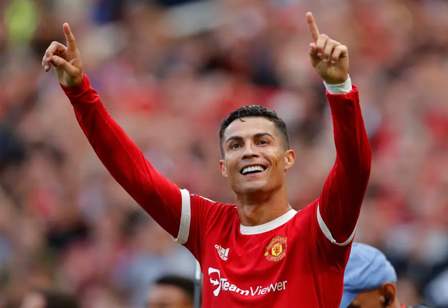 Cristiano Ronaldo, Manchester United'a gollerle döndü 6