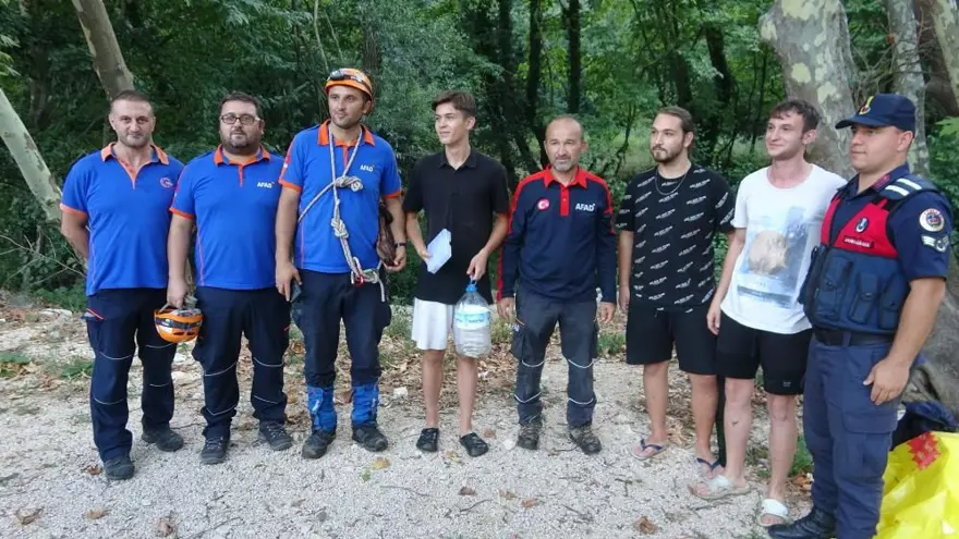 Balık tutmayagiden gençler dağda mahsur kaldı 3 Balık tutmayagiden gençler dağda mahsur kaldı 3