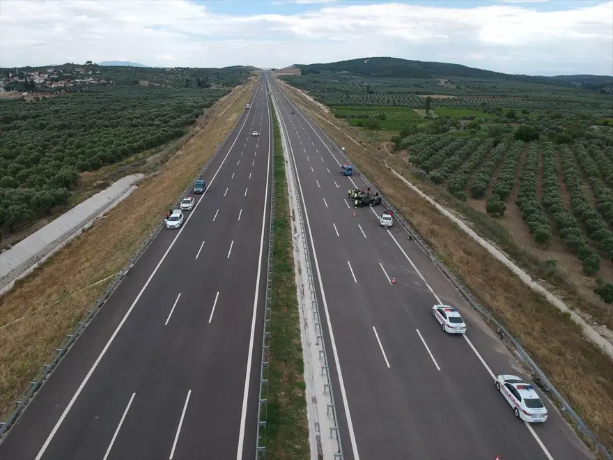 Alişan'ın kaza yaptığı olay yerinden fotoğraflar 5 Alişan'ın kaza yaptığı olay yerinden fotoğraflar 5