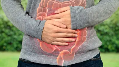 2 belirtiyi ciddiye almadı: 31 yaşında bağırsak kanseri oldu