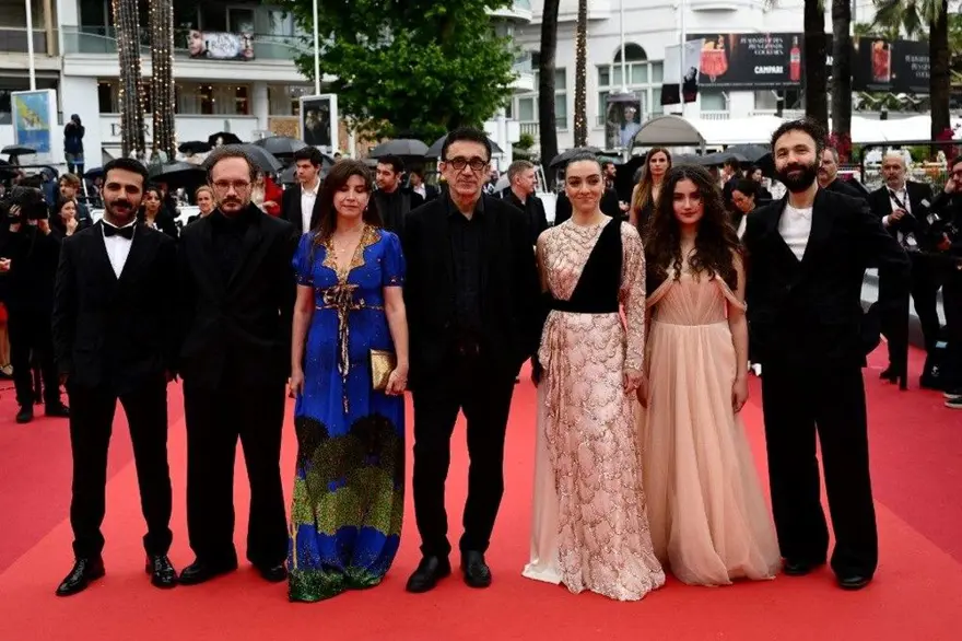 Merve Dizdar Cannes Film Festivali'nde en iyi kadın oyuncu ödülünü aldı 17