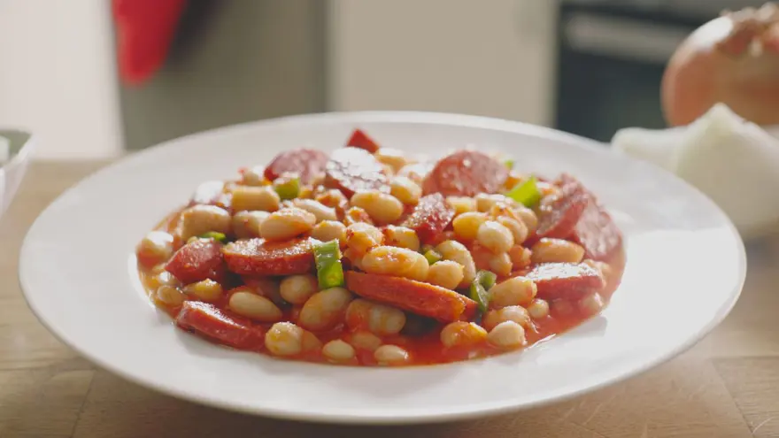 ETLİ KURU FASULYE İÇİN MALZEMELER 4 ETLİ KURU FASULYE İÇİN MALZEMELER 4