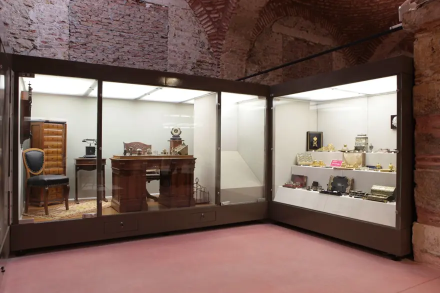 Osmanlı Saray Mutfağı'nın ilk buzdolabı Dolmabahçe Sarayı Müzesi'nde sergileniyor 