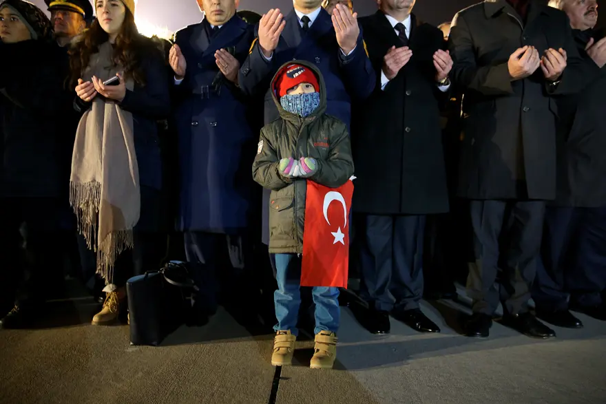 Çarşı iznine çıkan iki arkadaşın kaderi aynı oldu 12