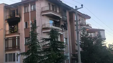 Afyonkarahisar'da apartmanda yangın: Balkondan atlayan kişi öldü