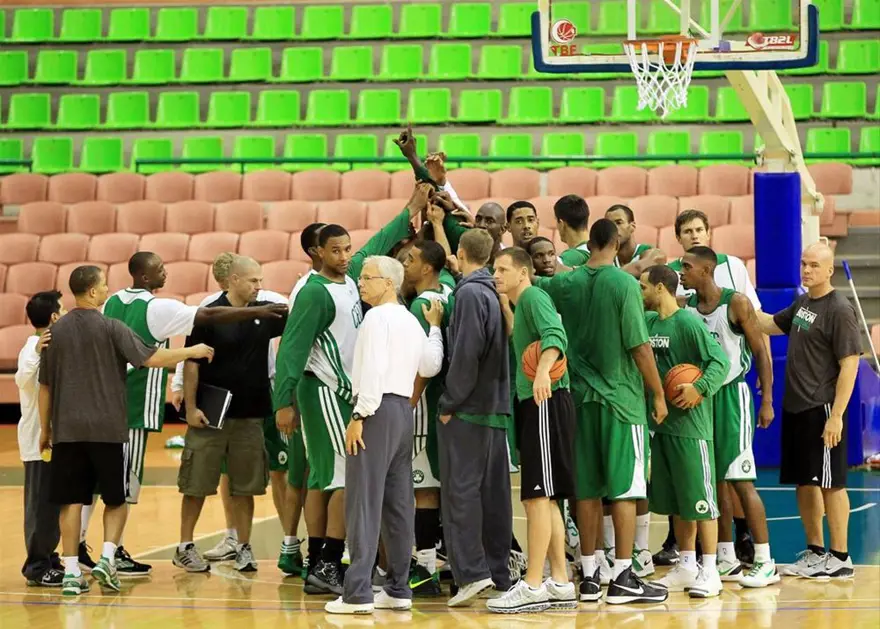 NBA yıldızları çocuklarla buluştu 5