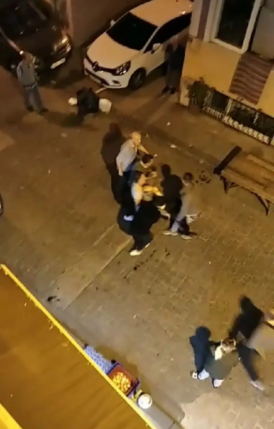 Çocuklar kavga etti, babalar birbirini vurdu 