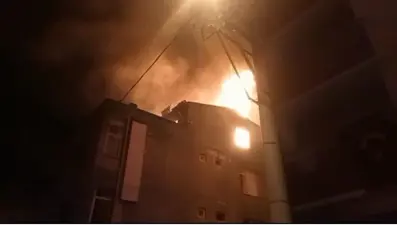 Yangında alevler geceyi aydınlattı: 3 yaralı