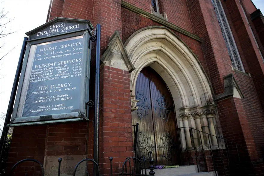 ABD'de corona virüs tespit edilen rahip 500 kişi ile tokalaşmış 