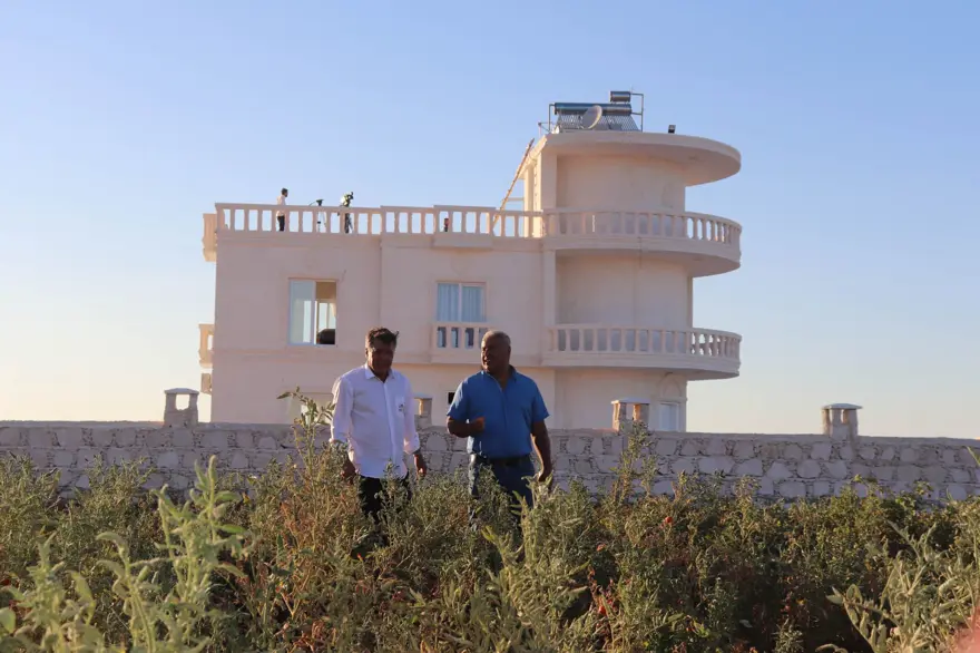 Avrupa'daki çocukları dönsün diye köye havuzlu villa yaptırdı 5