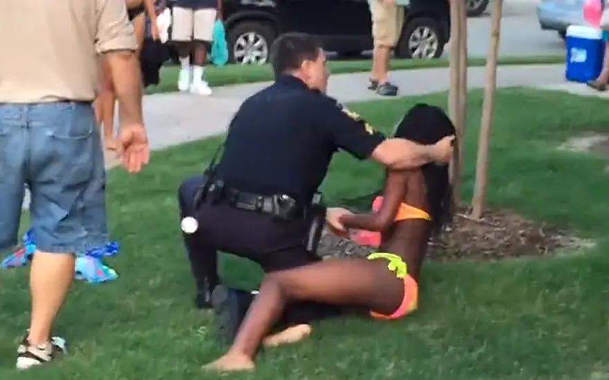 Genç kızı sürükledi sonra diziyle sırtına bastı 