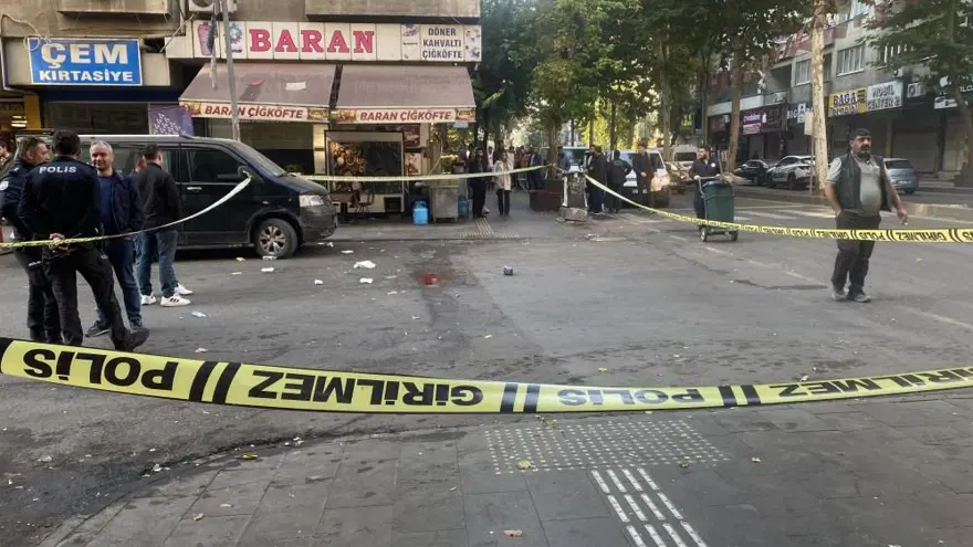 Fırındabıçaklı saldırgan paniği: Üç kişiyi bıçakladı, polis bacağından vurdu 1