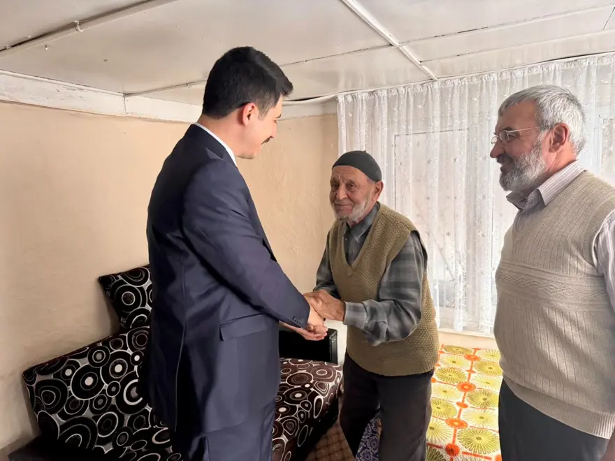 95 yaşındaki Ali Kılıç’a sürpriz doğum günü kutlaması: Tüm Cumhurbaşkanlarını gördü 2