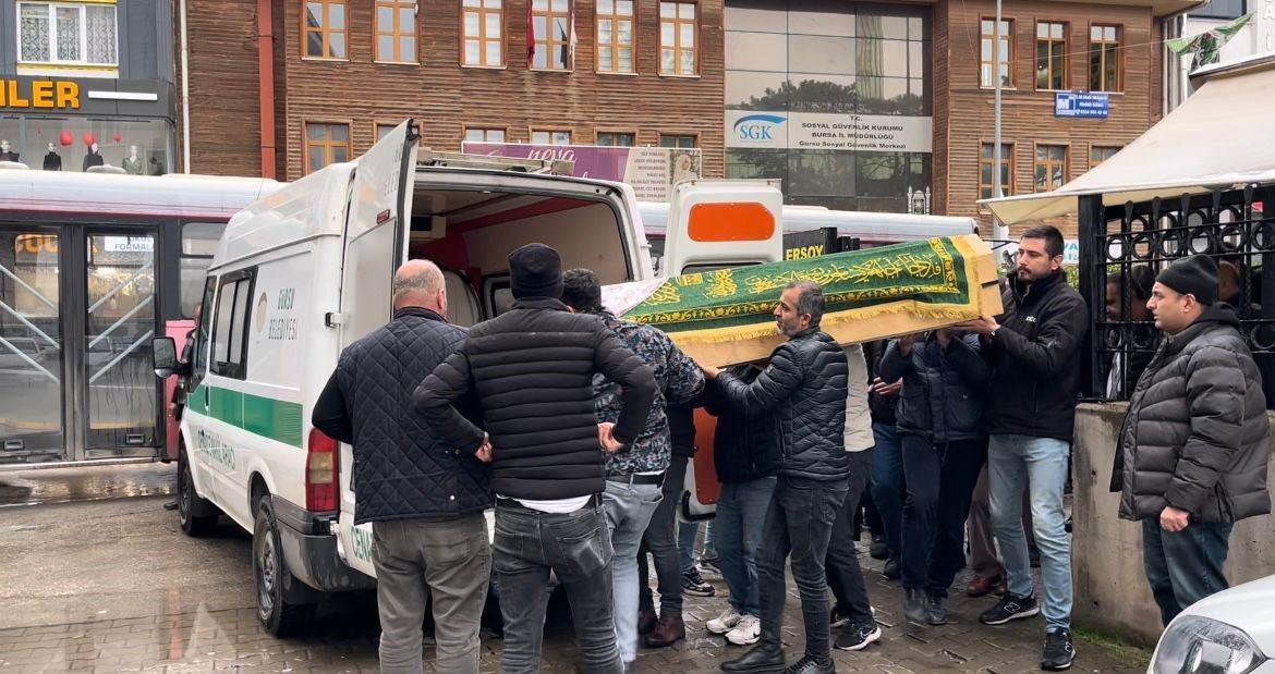 Kıskançlık krizi nedeniyle öldürülen genç kız toprağa verildi