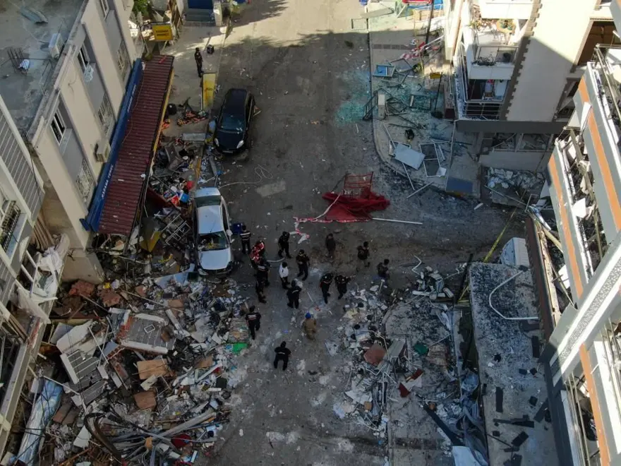 İzmir Torbalı’da patlama sonrası hasar tespit çalışmalarıbaşladı 13