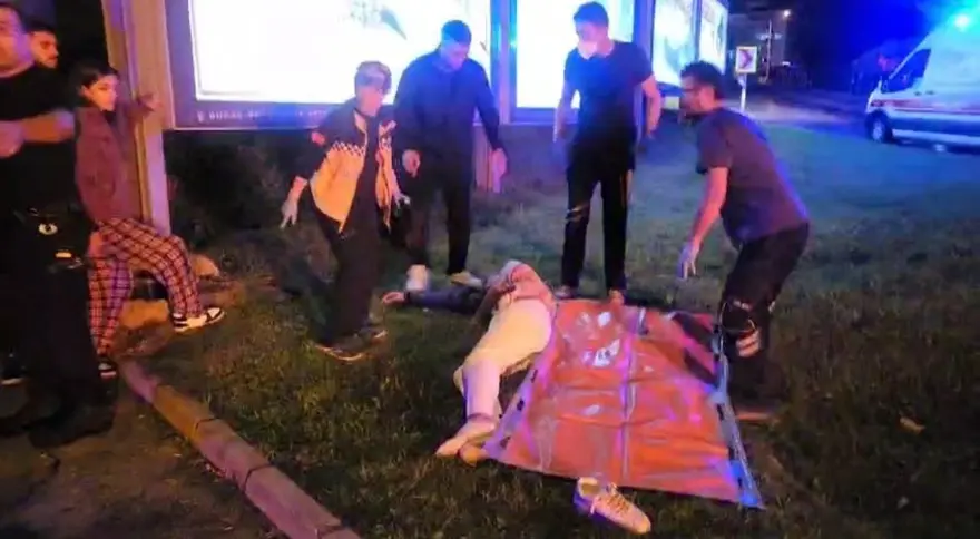 Bursa'da kaza: Direğe çarpan araç alev aldı, 1 kişi yaralandı 3
