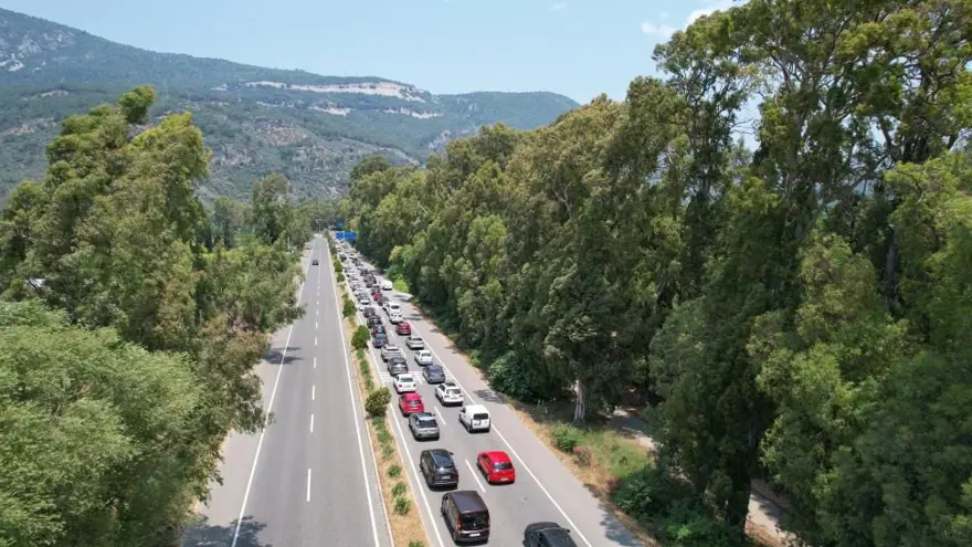 MARMARİS'TE 7 KİLOMETRELİK KUYRUK 6