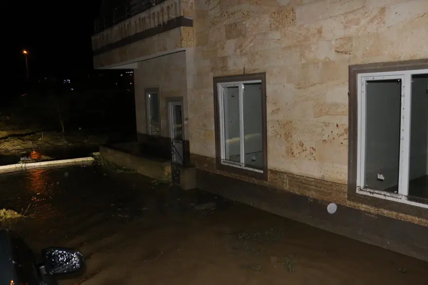 Kuvvetli sağanak birçok ilde hayatı felç etti: Sele kapılan 3 kişi hayatını kaybetti, 1 bebek kayıp 53