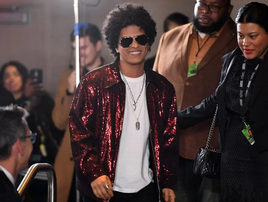 'Geleceğin Michael Jackson'ı Bruno Mars Grammy Ödülleri'ne damga vurdu 