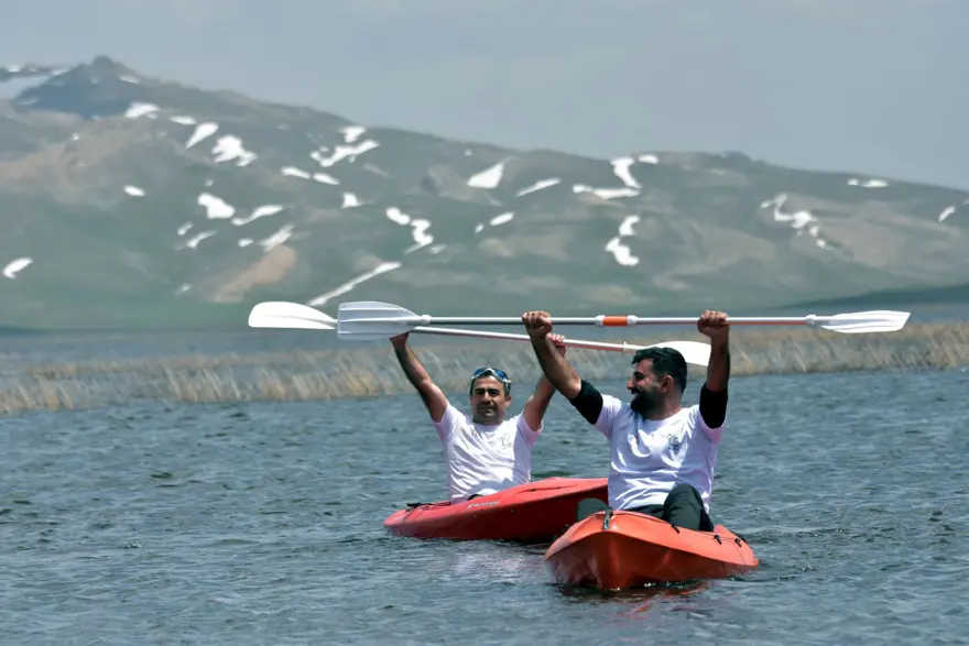 keşiş gölü, van gezilecek yerler, erek dağı, van kano 16