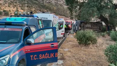 Milas’ta tur minibüsü kaza yaptı: Çok sayıda yaralı var