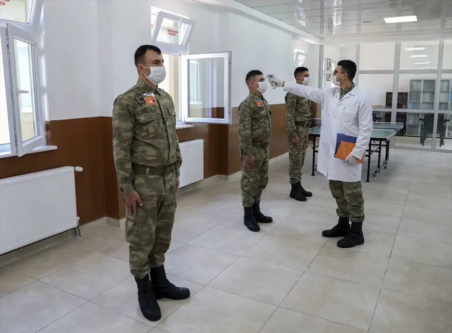 Askeri birliklerde corona virüs önlemleri uygulanıyor 11
