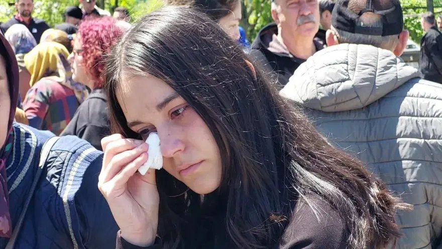 Saadet öğretmene gözyaşlarıyla veda 5 Saadet öğretmene gözyaşlarıyla veda 5
