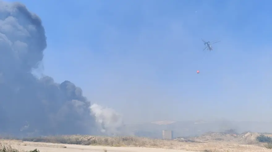 Mersin'de eski kağıt fabrikası alanında yangın 10