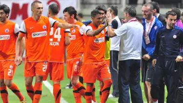 İstanbul BŞB maç fazlasıyla zirvede