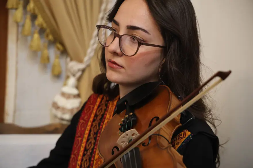 Kürsübaşı'na kadın eli değdi: İzleyenler hayran kaldı 1
