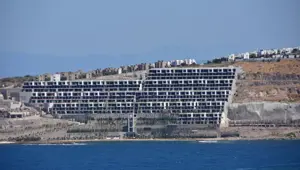 Bodrum'daki tepki çeken inşaatta yıkım başladı