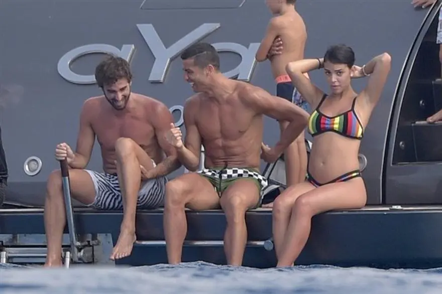 Ronaldo'nun yatına polis baskını 4 Ronaldo'nun yatına polis baskını 4